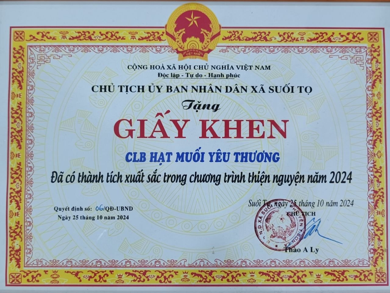 Giấy khen vì đóng góp tích cực cho cộng đồng